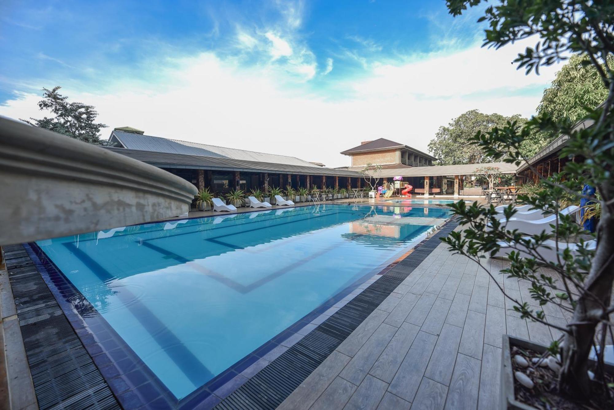 The Full Moon Hotel Katunayaka Exterior foto